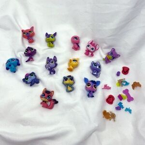 Littlest Pet Shop LPS Bundle with Accessories